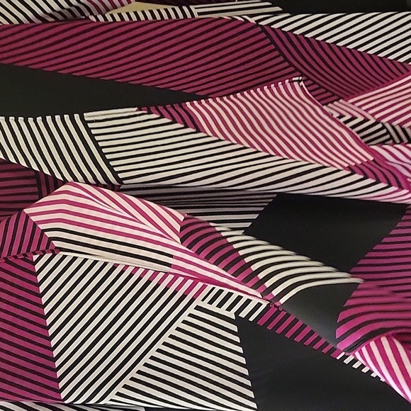 Geometric Patterned Women's Blouse - Picture 6 of 12